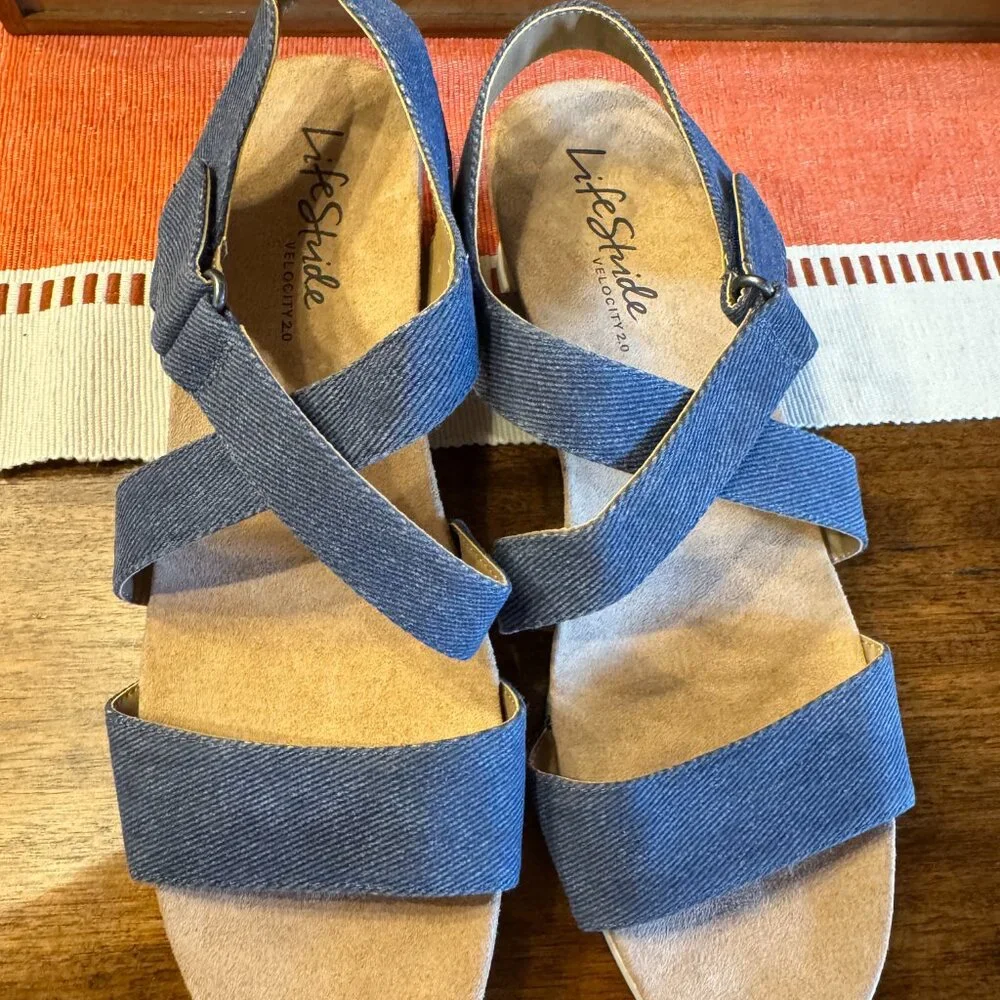 Life Stride Women's Sincere Wedge Sandal, Dark Denim, 11 Wide - Picture 3 of 4